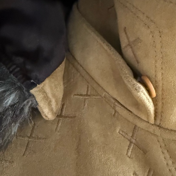 Coldwater Creek faux suede/faux fur trim and Wolf appliqué. - Picture 4 of 5